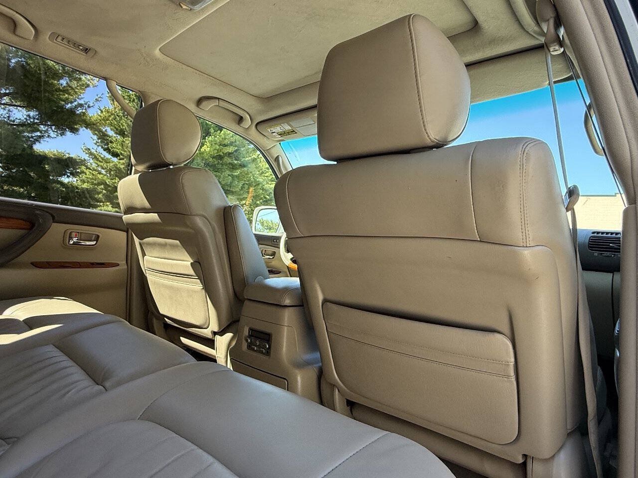 Used 2005 Lexus LX 470 4WD w/ Preferred Accessory Pkg image 49
