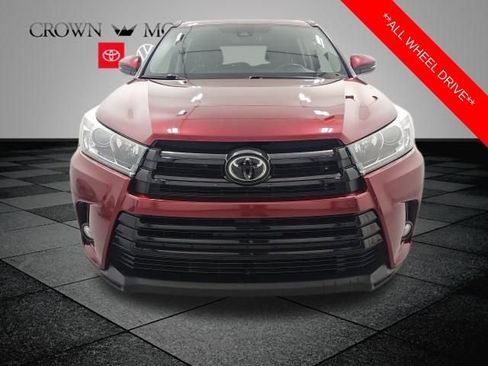 Used 2017 Toyota Highlander SE image 2