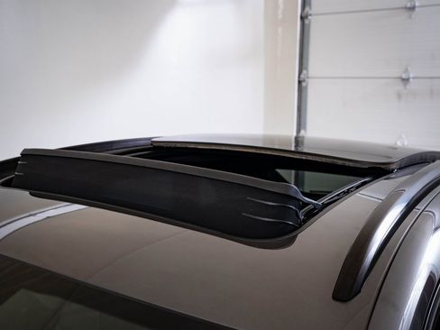 Certified 2018 Porsche Macan image 15