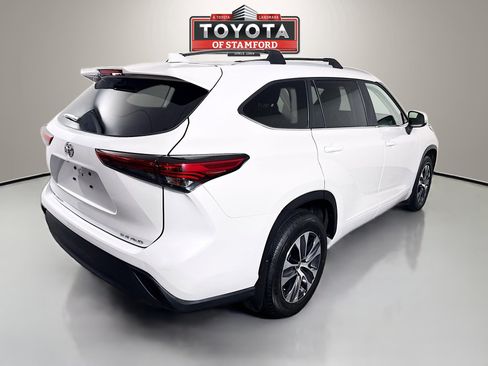 Certified 2023 Toyota Highlander XLE image 7