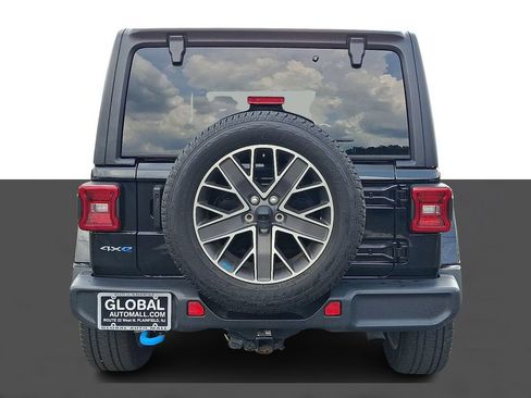 Used 2023 Jeep Wrangler Unlimited Sahara w/ Dual Top Group AWD/4WD image 6