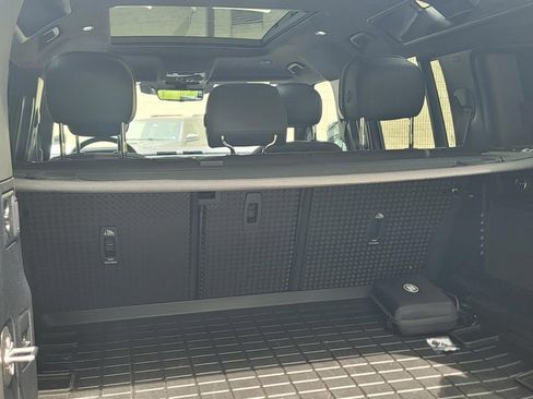 Used 2025 Land Rover Defender 110 V8 AWD/4WD image 11