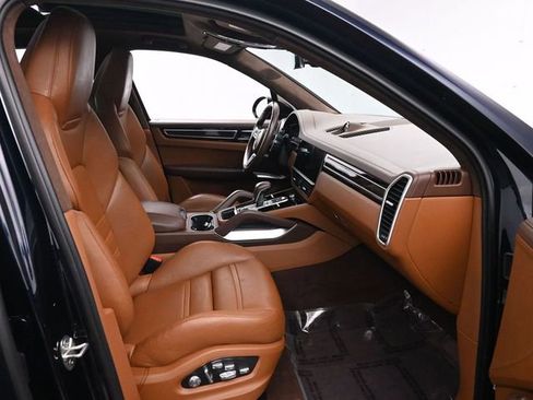 Used 2021 Porsche Cayenne Turbo w/ Premium Package Plus image 26