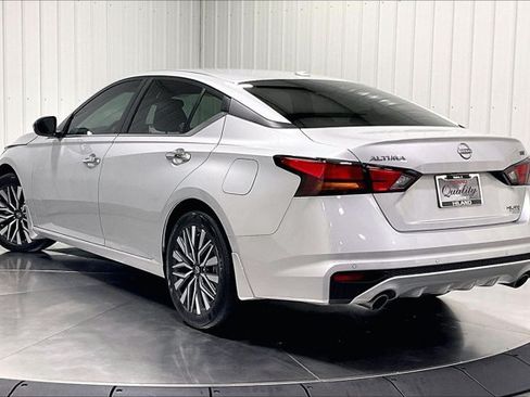 Used 2024 Nissan Altima 2.5 SV w/ SV Premium Package FWD image 12