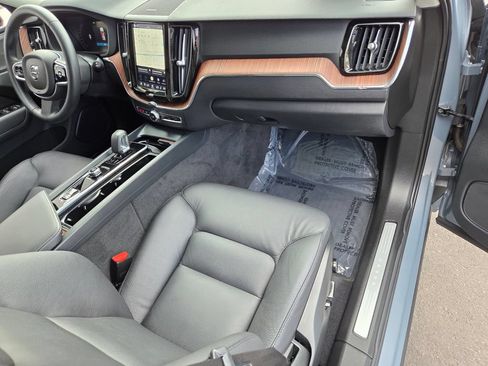 Certified 2024 Volvo XC60 B5 Plus AWD/4WD image 20