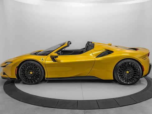 Used 2022 Ferrari SF90 Spider AWD/4WD image 3
