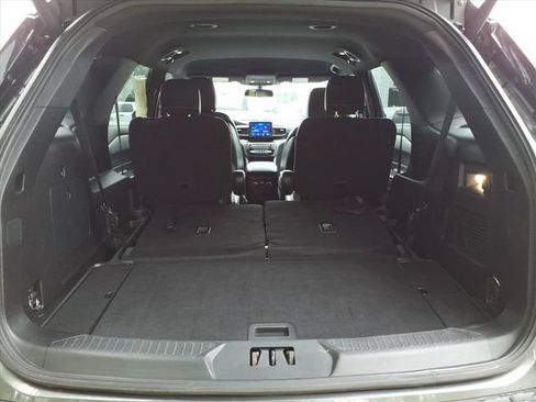 Used 2020 Ford Explorer XLT w/ Equipment Group 202A AWD/4WD image 10
