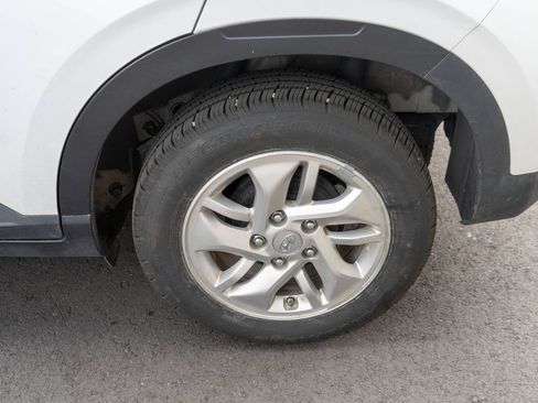 Used 2021 Hyundai Venue SE FWD image 25