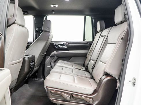 Used 2024 Chevrolet Suburban LT RWD image 41