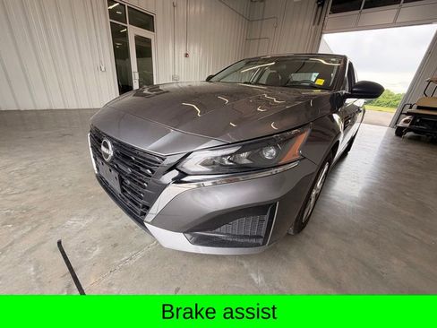 Used 2024 Nissan Altima 2.5 S FWD image 8
