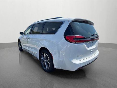 Used 2021 Chrysler Pacifica Pinnacle image 6