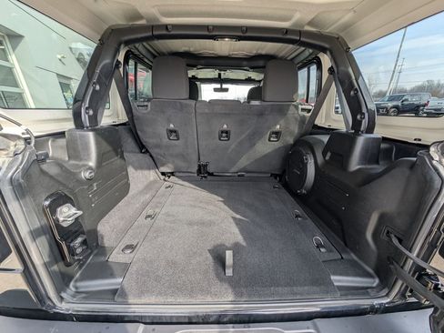 Used 2023 Jeep Wrangler Sahara image 12