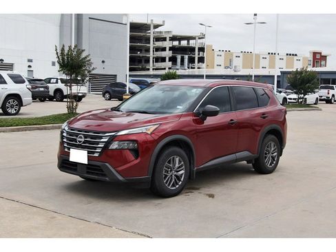 Used 2024 Nissan Rogue S FWD image 2