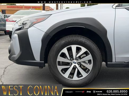 Used 2025 Subaru Outback Premium AWD/4WD image 9