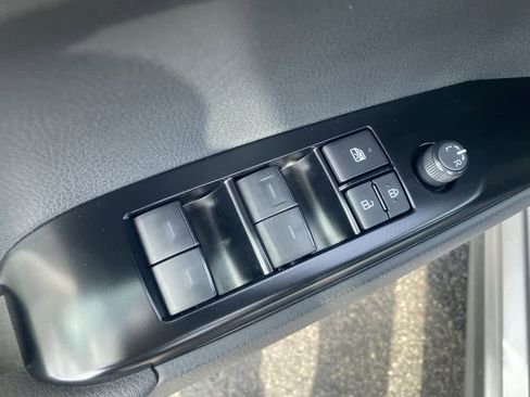 Used 2025 Toyota Camry SE w/ Convenience Package image 14