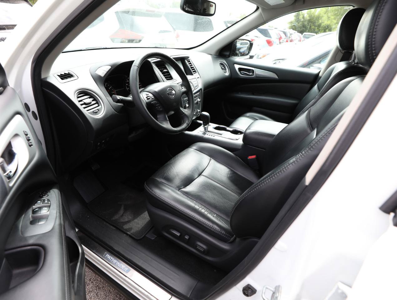 Used 2017 Nissan Pathfinder SL FWD image 17