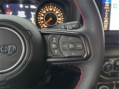 Used 2024 Jeep Gladiator Rubicon w/ Technology Group image 13