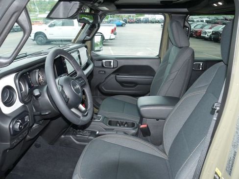 Used 2025 Jeep Wrangler Unlimited Sport AWD/4WD image 2