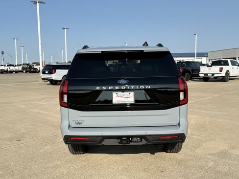 New 2025 Ford Expedition Active image 6