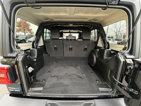 Used 2023 Jeep Wrangler Unlimited Sahara image 33