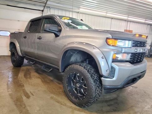 Used 2020 Chevrolet Silverado 1500 Custom w/ Custom Value Package image 2
