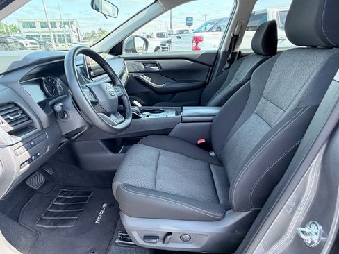 Used 2025 Nissan Rogue SV FWD image 21
