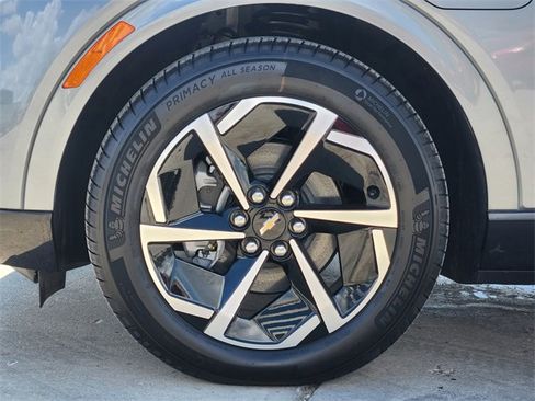 New 2025 Chevrolet Equinox EV LT image 7