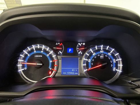 Used 2016 Toyota 4Runner SR5 Premium image 25