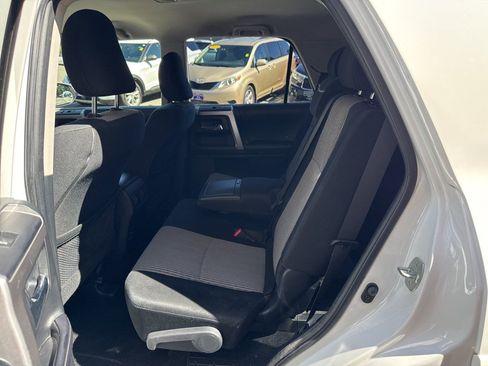Used 2018 Toyota 4Runner SR5 AWD/4WD image 19