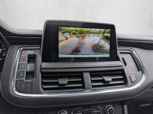 Used 2023 GMC Yukon XL SLT AWD/4WD image 16