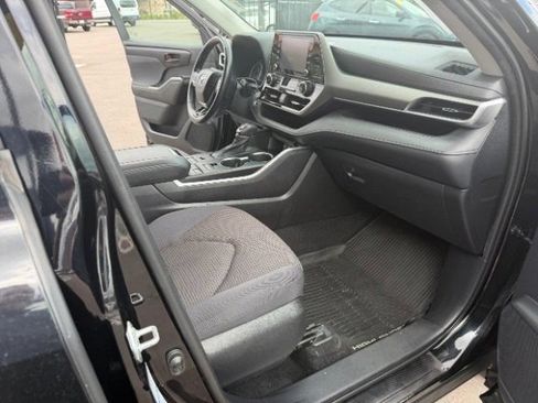 Used 2020 Toyota Highlander LE AWD/4WD image 20