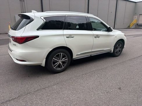 Used 2019 INFINITI QX60 Luxe w/ Essential Package FWD image 6