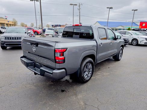Used 2025 Nissan Frontier SV w/ SV Convenience Package RWD image 5