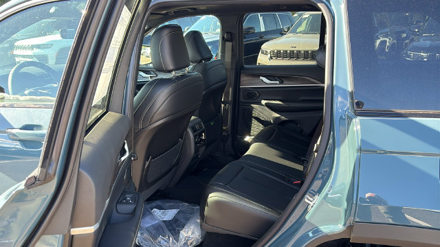 New 2027 Jeep Grand Cherokee Limited AWD/4WD image 22