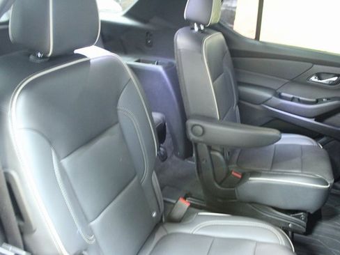 Used 2023 Chevrolet Traverse Premier image 9