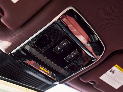 Used 2025 Land Rover Range Rover SE image 76