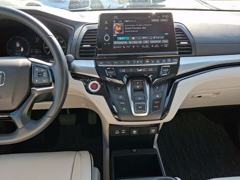 Certified 2025 Honda Odyssey Touring image 15