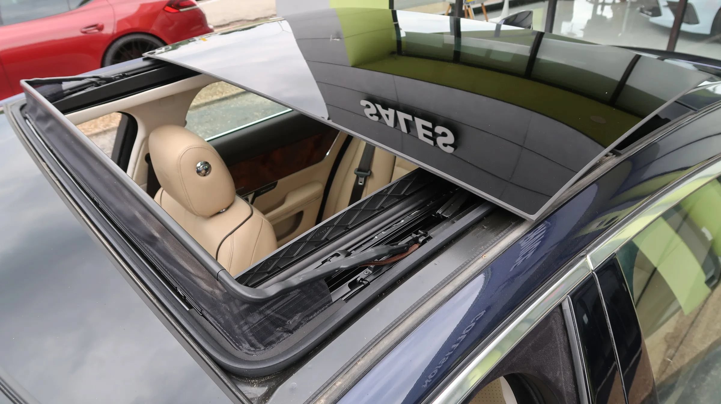 Used 2019 Jaguar XJ R-Sport RWD image 53
