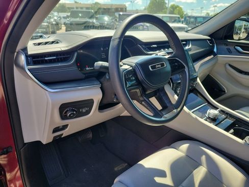 Used 2023 Jeep Grand Cherokee Overland w/ Luxury Tech Group IV AWD/4WD image 18