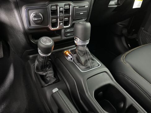 New 2026 Jeep Wrangler Unlimited Sahara AWD/4WD image 28