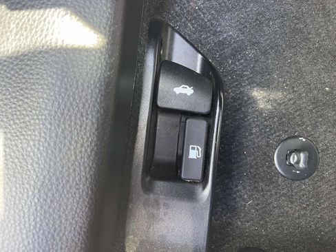Used 2025 Toyota Corolla LE FWD image 15