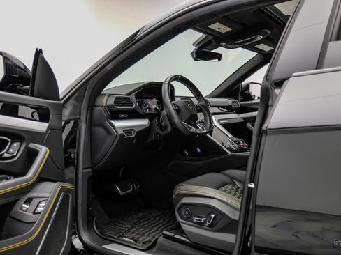 Used 2022 Lamborghini Urus AWD/4WD image 34