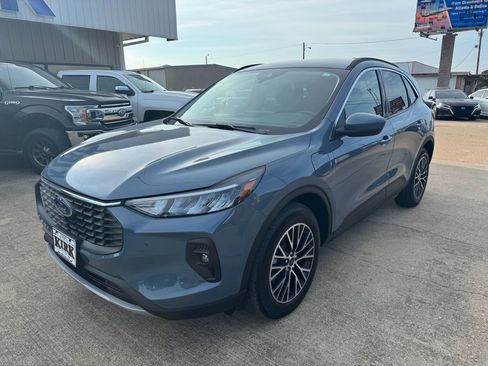 Used 2023 Ford Escape SE image 1