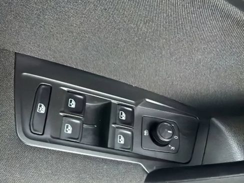 Used 2020 Volkswagen Tiguan S FWD image 34