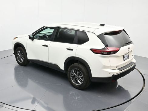 Used 2024 Nissan Rogue S image 33