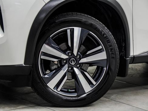 Used 2021 Nissan Rogue SL image 3