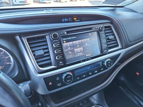 Used 2019 Toyota Highlander Limited image 18