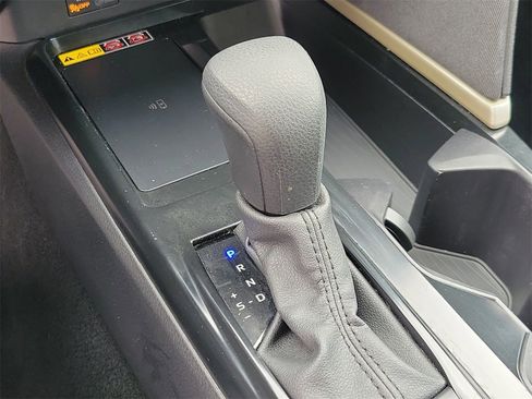 Used 2025 Toyota Camry LE image 28