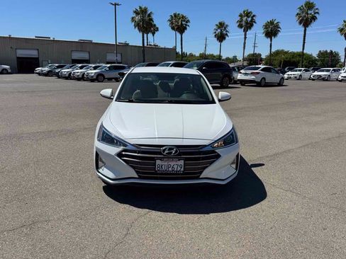 Used 2019 Hyundai Elantra SE FWD image 4