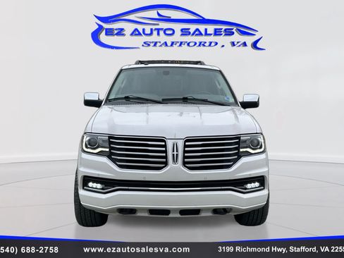 Used 2017 Lincoln Navigator Select image 2
